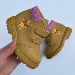 Vintage Winnie The Pooh Boots - Size 8C